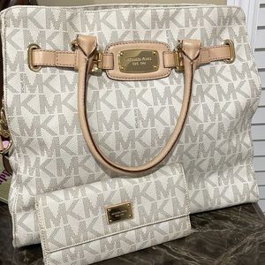Micheal Kors Tote with matching wallet